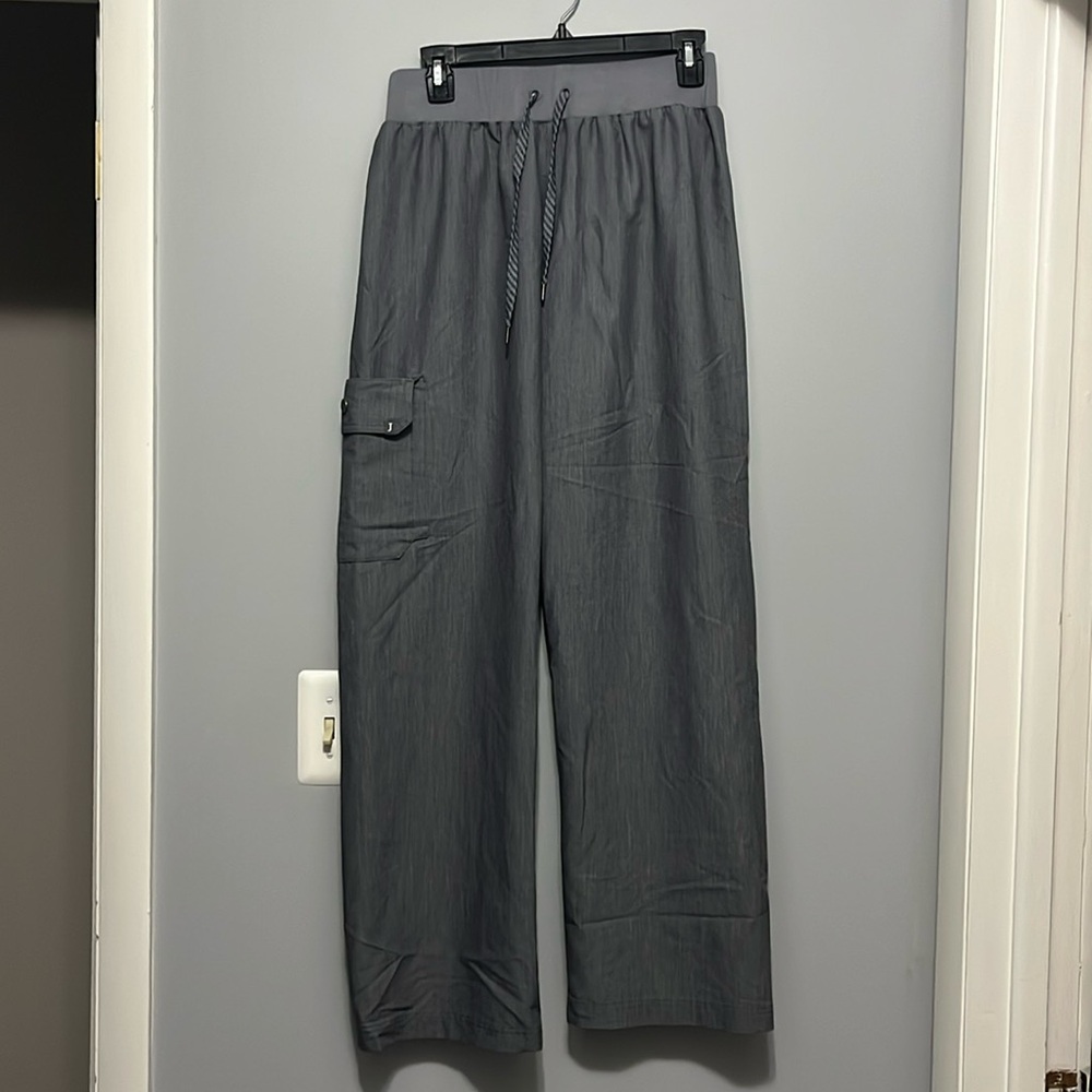 Jaanuu gray scrub bottoms